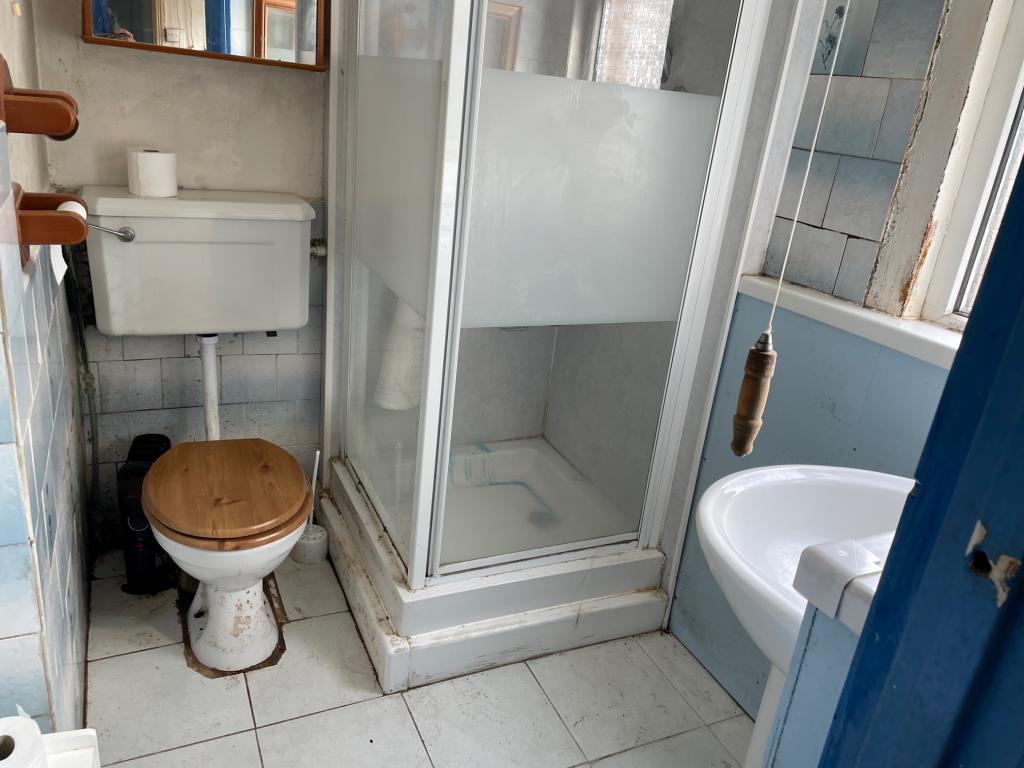 Lot: 65 - THREE-BEDROOM SEMI-DETACHED HOUSE FOR TOTAL REFURBISHMENT -